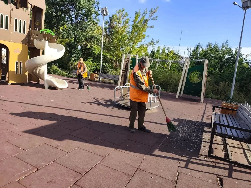 В Макеевке приводят в порядок детские игровые площадки