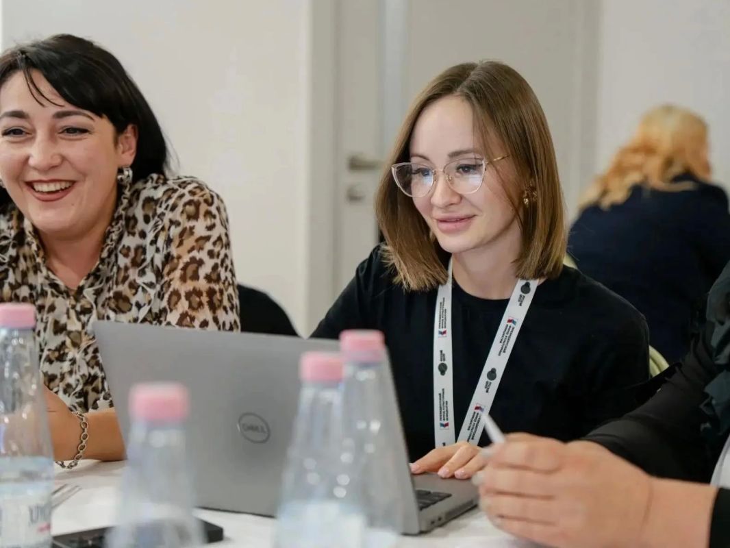 Представители Шахтерского округа приняли участие в образовательном интенсиве Президентского фонда культурных инициатив Представители Шахтерского округа приняли участие в образовательном интенсиве Президентского фонда культурных инициатив
