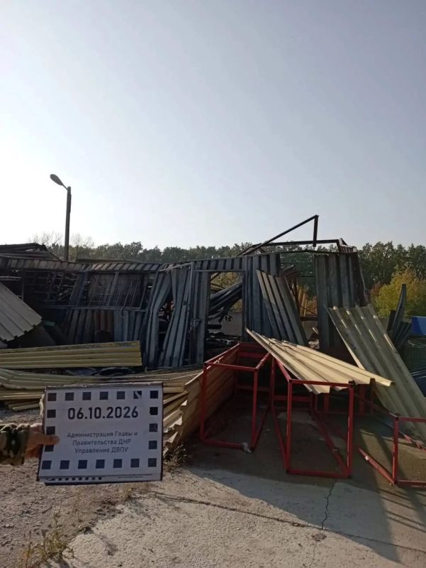 ВСУ ударили по грузовикам и складу с гуманитарной помощью Международного комитета Красного Креста в Донецке, сообщил посол по особым поручениям МИД РФ Мирошник ВСУ ударили по грузовикам и складу с гуманитарной помощью Международного комитета Красного Креста в Донецке, сообщил посол по особым поручениям МИД РФ Мирошник