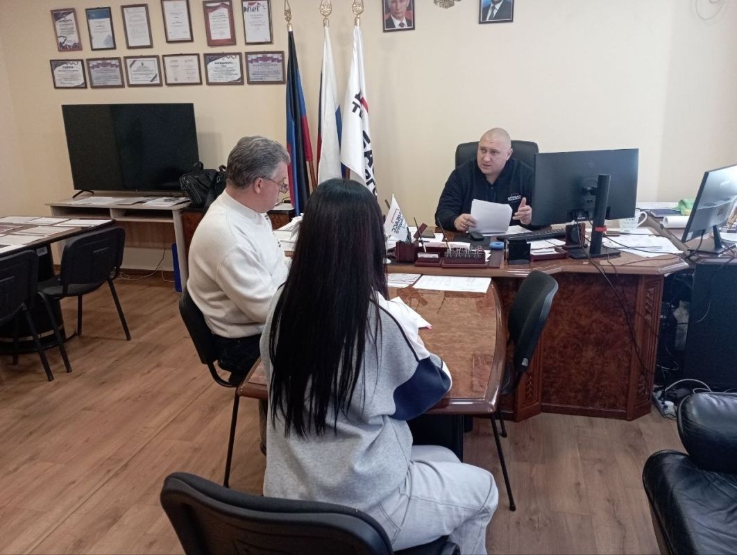Сегодня провел встречу с жителями, на которой подробно рассказал о порядке получения мер социальной поддержки за жилье и имущество, утраченные или поврежденные в результате боевых действий
