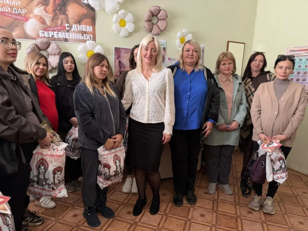 Праздник для будущих мам в Ясиноватой: подарки, советы врачей и слова поддержки