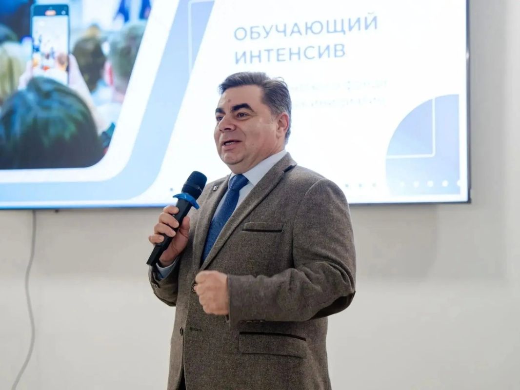 Представители Шахтерского округа приняли участие в образовательном интенсиве Президентского фонда культурных инициатив Представители Шахтерского округа приняли участие в образовательном интенсиве Президентского фонда культурных инициатив