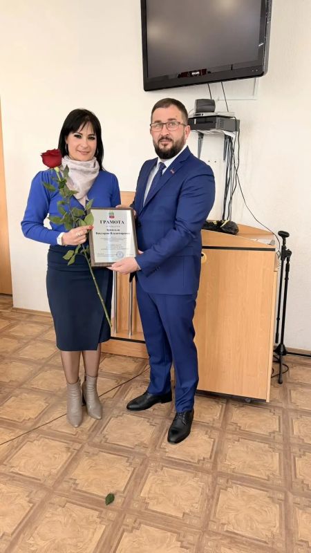 Дмитрий Блинов: С днем рождения!. Сегодня свой день рождения отмечает депутат Старобешевского муниципального совета Виктория Владимировна Эрмитали! Желаю крепкого здоровья, семейного благополучия и больших успехов во всех...