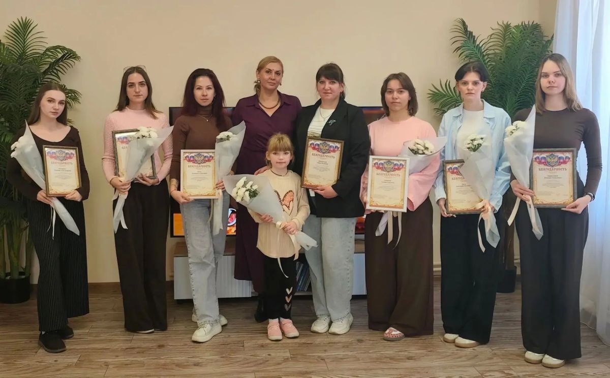 Сегодня в Молодёжном центре им. Марии Пироговой состоялась тёплая встреча, посвящённая молодым педагогам городского округа Дебальцево