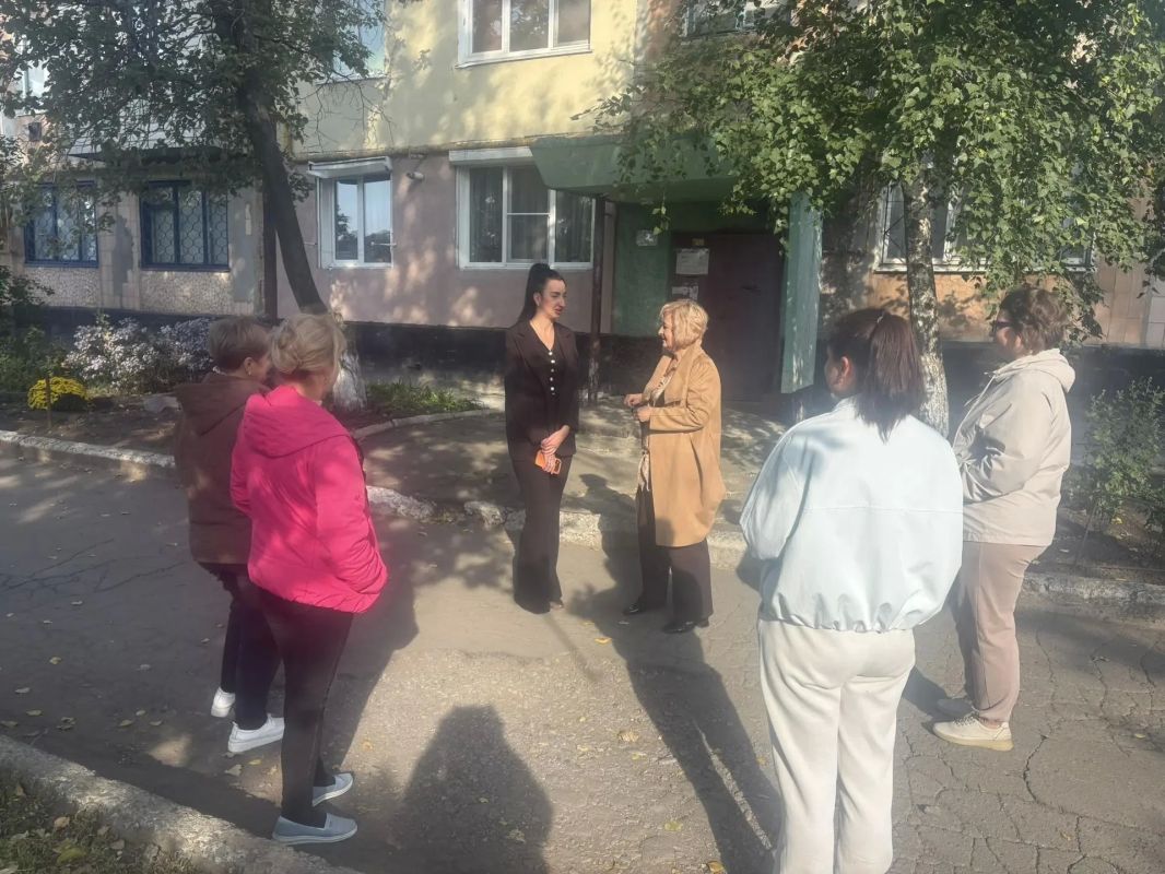Сегодня, 8 сентября, депутат Снежнянского городского совета Ирина Карташева провела встречу с жителями микрорайона «Черёмушки» (ул