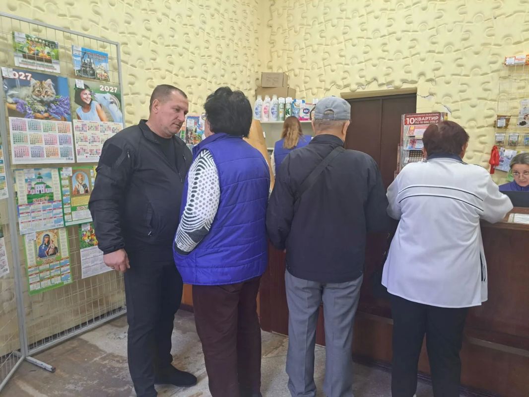 08 октября 2026 года заместитель главы администрации городского округа Дебальцево Валерий Бессараб провёл встречу с трудовым коллективом ГУП ДНР "Почта Донбасса" в городе Светлодарск 08 октября 2026 года заместитель главы администрации городского округа Дебальцево Валерий Бессараб провёл встречу с трудовым коллективом ГУП ДНР "Почта Донбасса" в городе Светлодарск