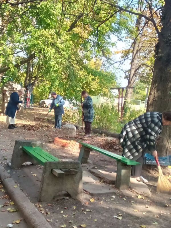 Наталья Бегуненко: Специалисты «Центра организации общественного самоуправления» Петровского внутригородского района г. Донецка активно присоединились к акции «Чистый четверг» Наталья Бегуненко: Специалисты «Центра организации общественного самоуправления» Петровского внутригородского района г. Донецка активно присоединились к акции «Чистый четверг»