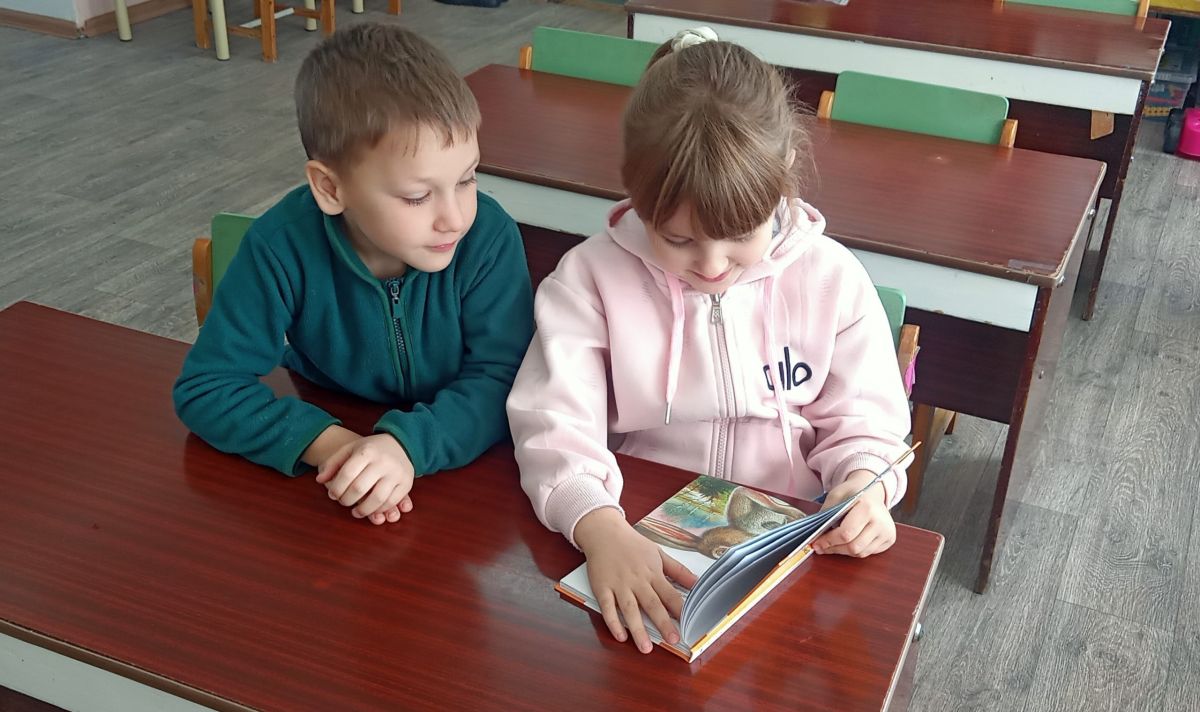 Библиотекарь детской библиотеки-филиала провела познавательный час под названием «Как звери и птицы готовятся к зиме» в ГКДОУ «Детский сад №2 ’’Светлячок” г. о. Дебальцево»