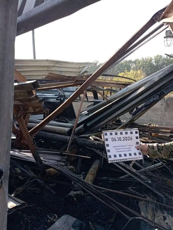 ВСУ ударили по грузовикам и складу с гуманитарной помощью Международного комитета Красного Креста в Донецке, сообщил посол по особым поручениям МИД РФ Мирошник ВСУ ударили по грузовикам и складу с гуманитарной помощью Международного комитета Красного Креста в Донецке, сообщил посол по особым поручениям МИД РФ Мирошник