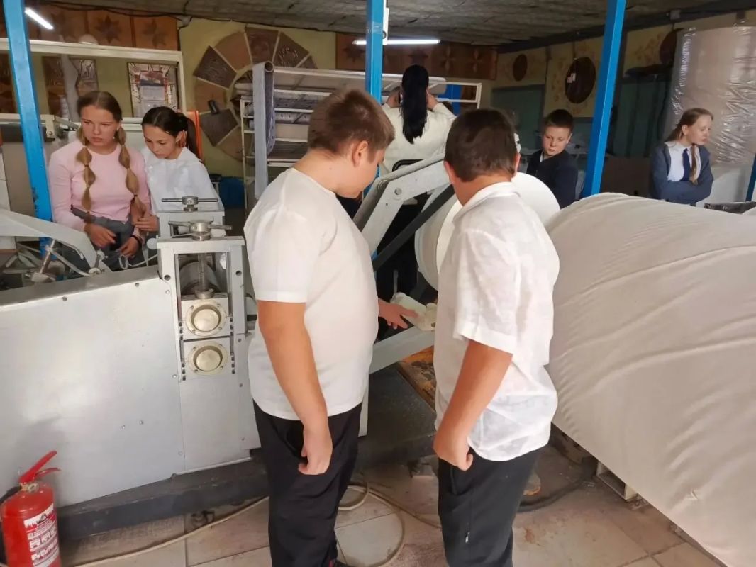 «Моя карьера с Единой Россией»: школьники Мангушского округа посетили производство бумажных изделий «Моя карьера с Единой Россией»: школьники Мангушского округа посетили производство бумажных изделий