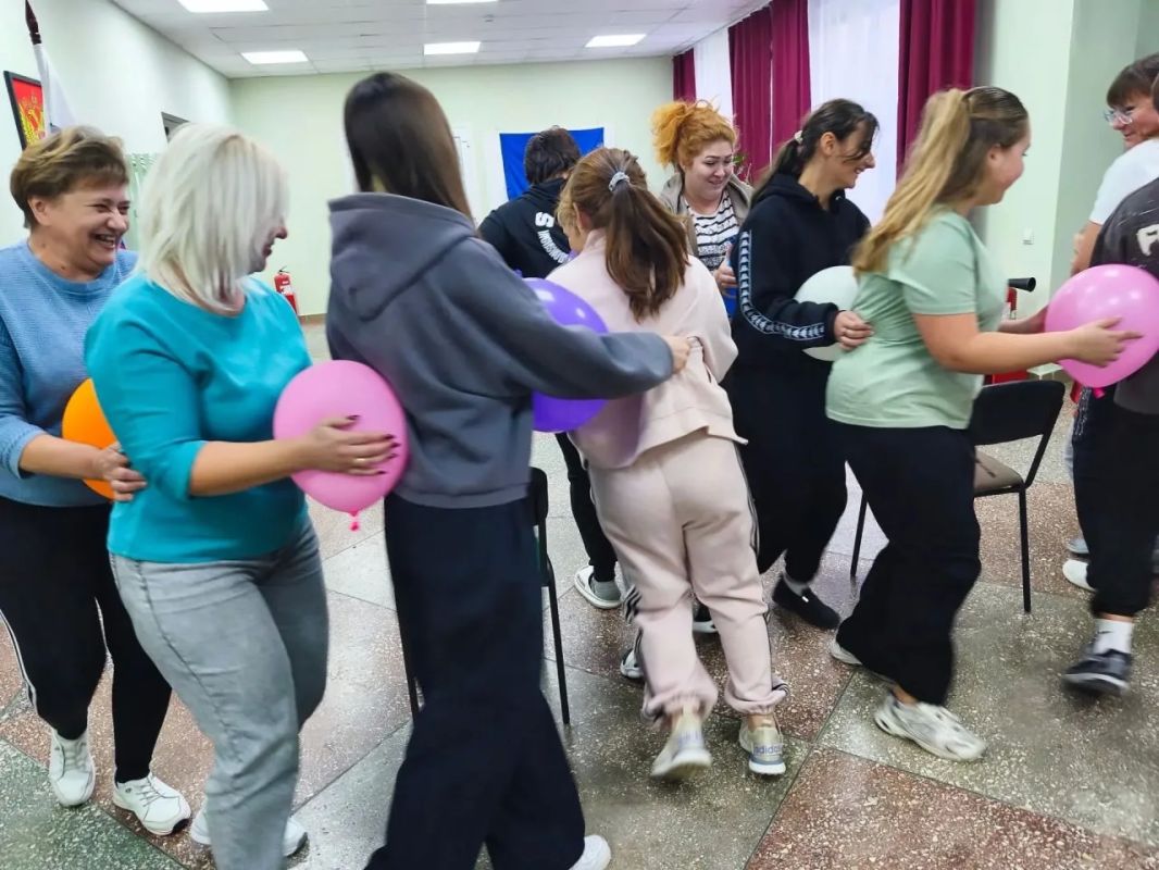 В сельском клубе села Азовское состоялось спортивное мероприятие, приуроченное ко Дню рождения Президента Российской Федерации, — «Здоровое Отечество»