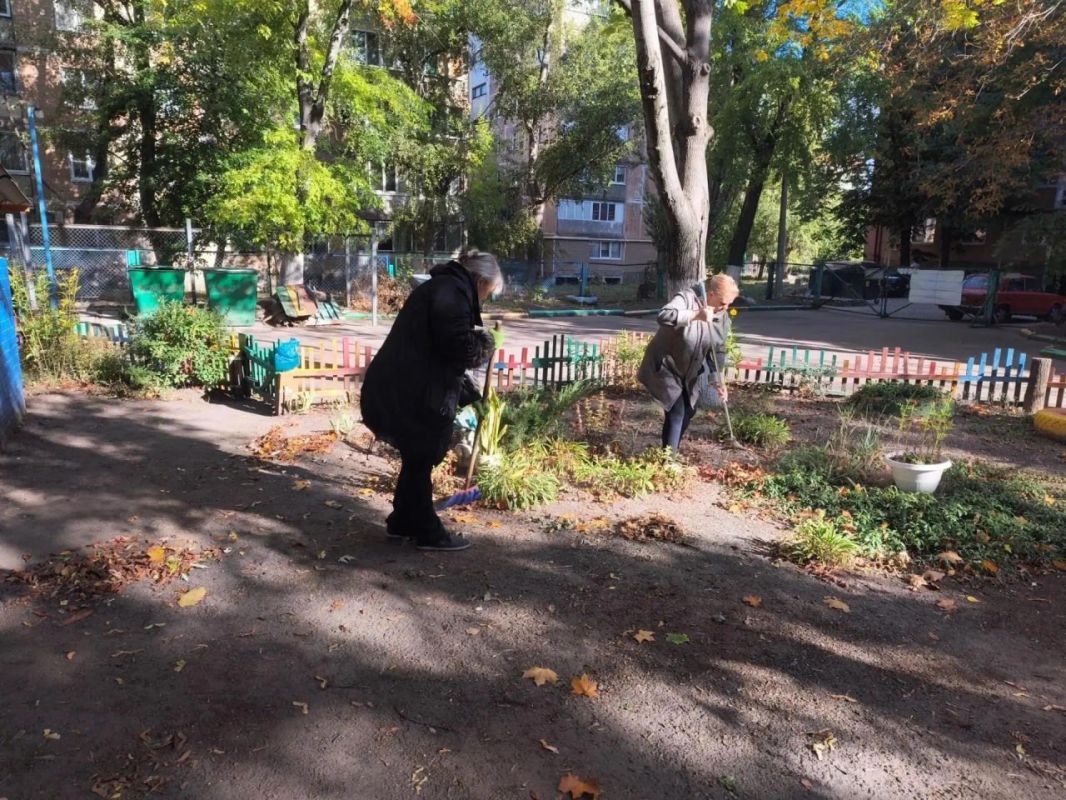Сегодня, 8 октября 2026 года, в рамках проекта «Городская среда», неравнодушные жители Кировского района приняли участие в традиционной экологической акции «Чистый четверг» Сегодня, 8 октября 2026 года, в рамках проекта «Городская среда», неравнодушные жители Кировского района приняли участие в традиционной экологической акции «Чистый четверг»