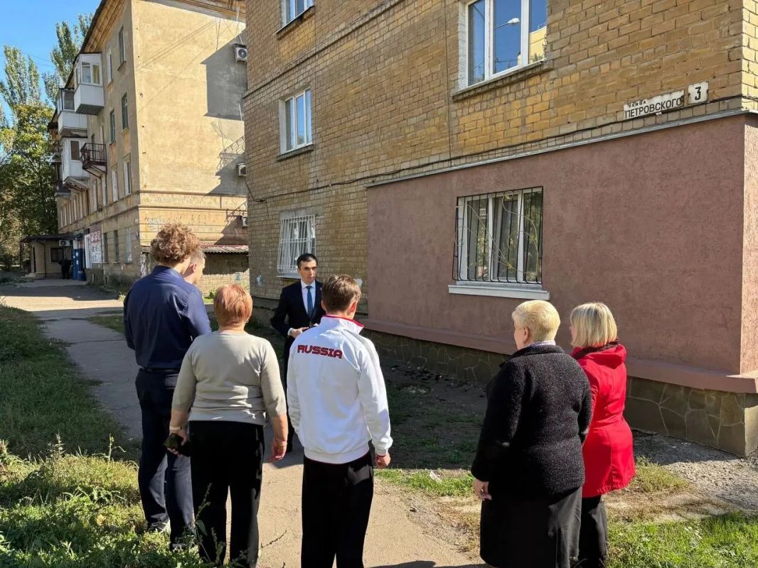 7 октября 2026, года депутат Макеевского городского совета Сергей Зуев провел встречу по адресу: г. Макеевка, ул. Петровского, д.3