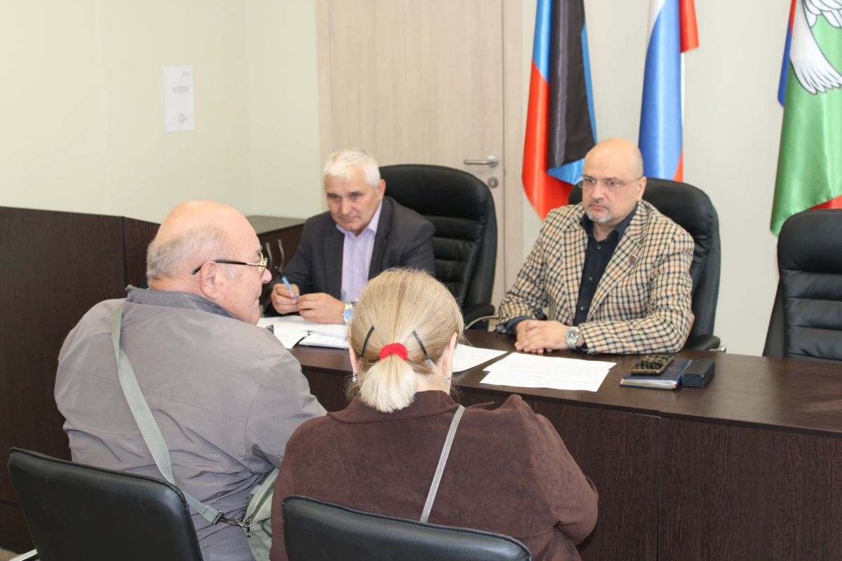 Заместитель главы администрации городского округа Горловка Карен Григорян провел прием граждан Заместитель главы администрации городского округа Горловка Карен Григорян провел прием граждан
