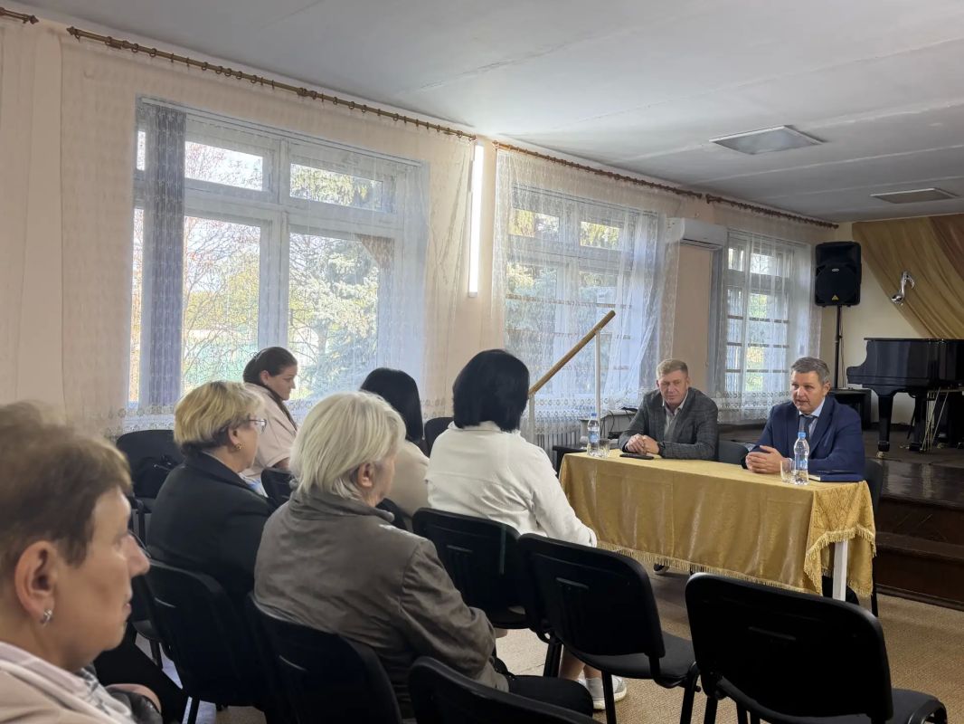 Сергей Юзвинкевич: В рамках рабочего визита Министра культуры Донецкой Народной Республики Желтякова М. В. в Володарский муниципальный округ посетили МКУДО «Володарская детская музыкальная школа им. Д. К. Патричи» и...