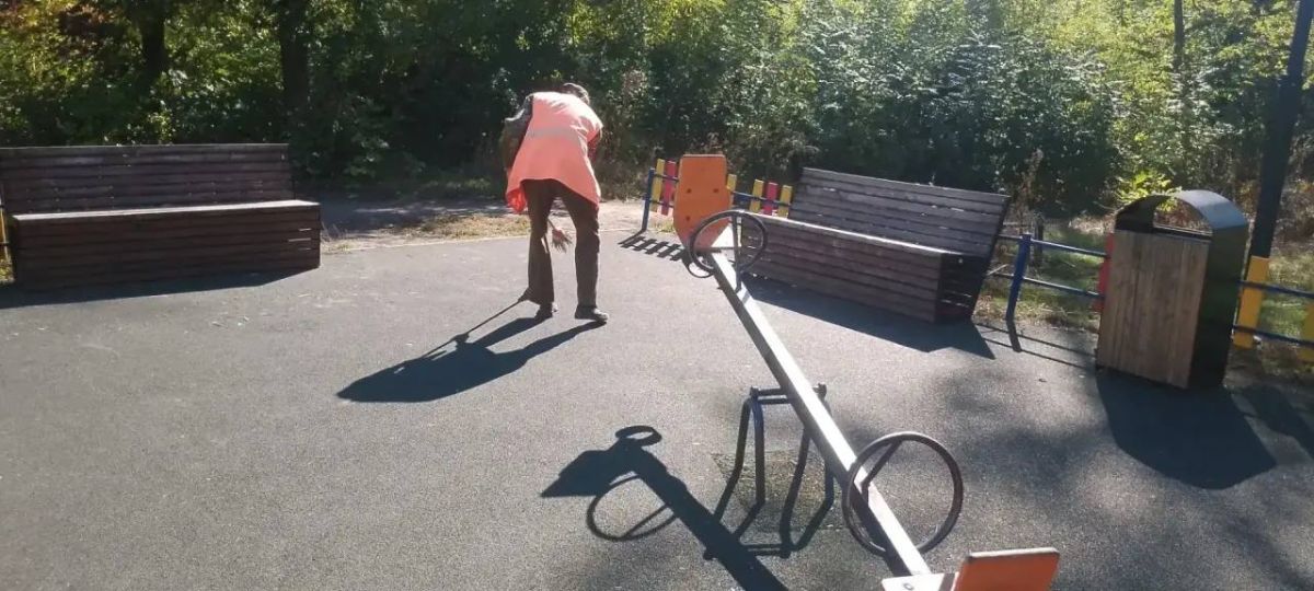 В Макеевке приводят в порядок детские игровые площадки В Макеевке приводят в порядок детские игровые площадки
