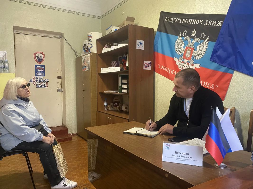 06 октября 2026г., заместитель главы администрации городского округа Дебальцево Валерий Иванович Бессараб, провёл личный прием граждан в местной общественной приёмной Дебальцевского местного отделения Партии "Единая Россия"... 06 октября 2026г., заместитель главы администрации городского округа Дебальцево Валерий Иванович Бессараб, провёл личный прием граждан в местной общественной приёмной Дебальцевского местного отделения Партии "Единая Россия"...
