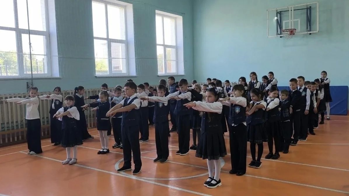 «Зарядка от нас — здоровье для вас!» «Зарядка от нас — здоровье для вас!»
