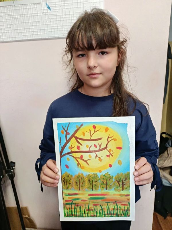 В Тельмановском доме творчества сегодня по-настоящему пахло осенью! Наши ребята собрались на мастер-класс по рисованию, чтобы запечатлеть красоту этого времени года на бумаге В Тельмановском доме творчества сегодня по-настоящему пахло осенью! Наши ребята собрались на мастер-класс по рисованию, чтобы запечатлеть красоту этого времени года на бумаге
