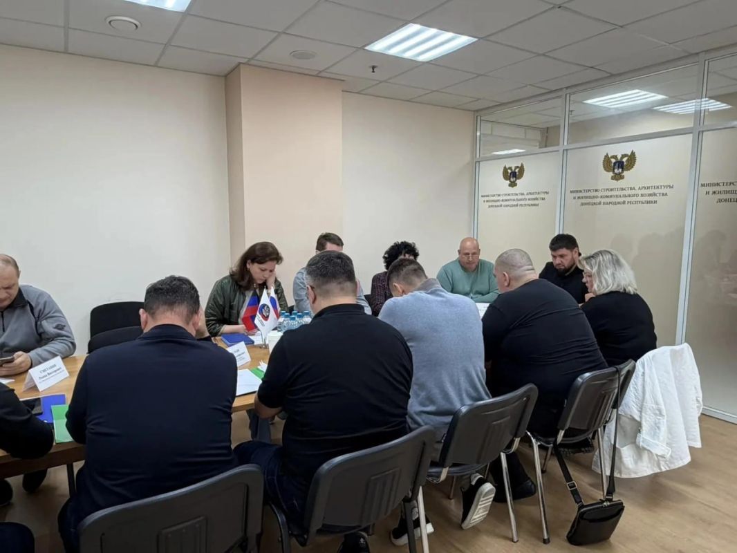 Сегодня в Минстрое ДНР прошло заседание Общественного совета под председательством Виталия Кижаева