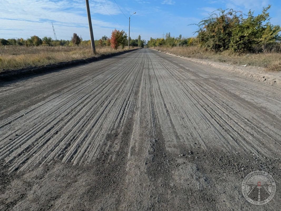 К концу года будет полностью восстановлено 13,6 километра важной для жителей Донецка транспортной артерии — трассы Донецк – Луганское – Еленовка К концу года будет полностью восстановлено 13,6 километра важной для жителей Донецка транспортной артерии — трассы Донецк – Луганское – Еленовка