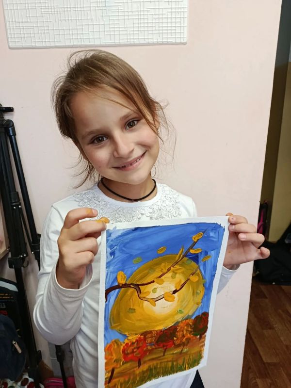 В Тельмановском доме творчества сегодня по-настоящему пахло осенью! Наши ребята собрались на мастер-класс по рисованию, чтобы запечатлеть красоту этого времени года на бумаге В Тельмановском доме творчества сегодня по-настоящему пахло осенью! Наши ребята собрались на мастер-класс по рисованию, чтобы запечатлеть красоту этого времени года на бумаге