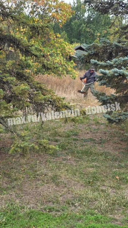 Команда Дирекции парков продолжает осенние работы по благоустройству территорий Команда Дирекции парков продолжает осенние работы по благоустройству территорий
