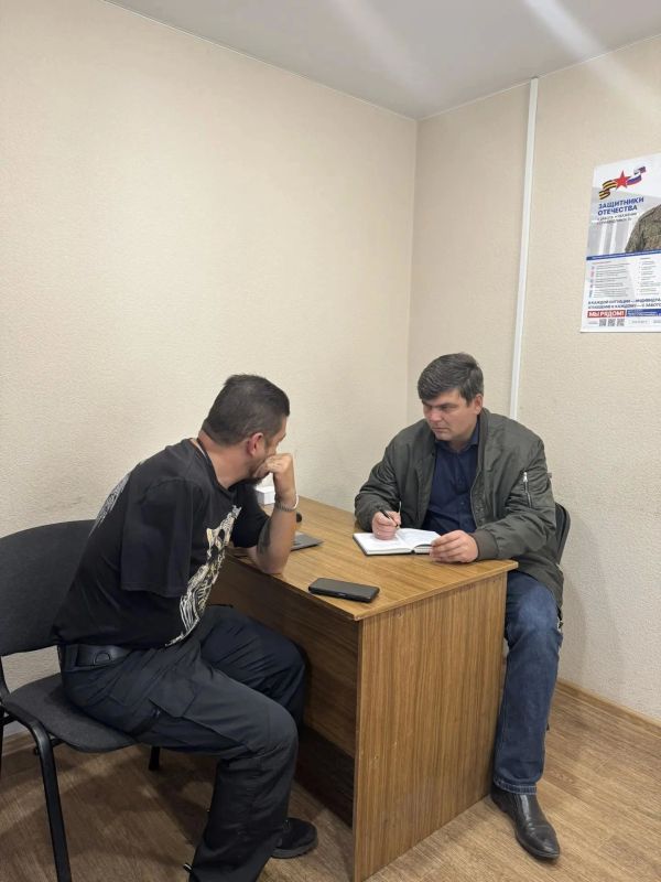 Сегодня, 9 октября Глава муниципального образования городской округ Торез Чесноков А.В. провел прием ветеранов боевых действий в Филиале ГФ «Защитники Отечества» по Донецкой Народной Республике/Межмуниципальном отделе «г.о....
