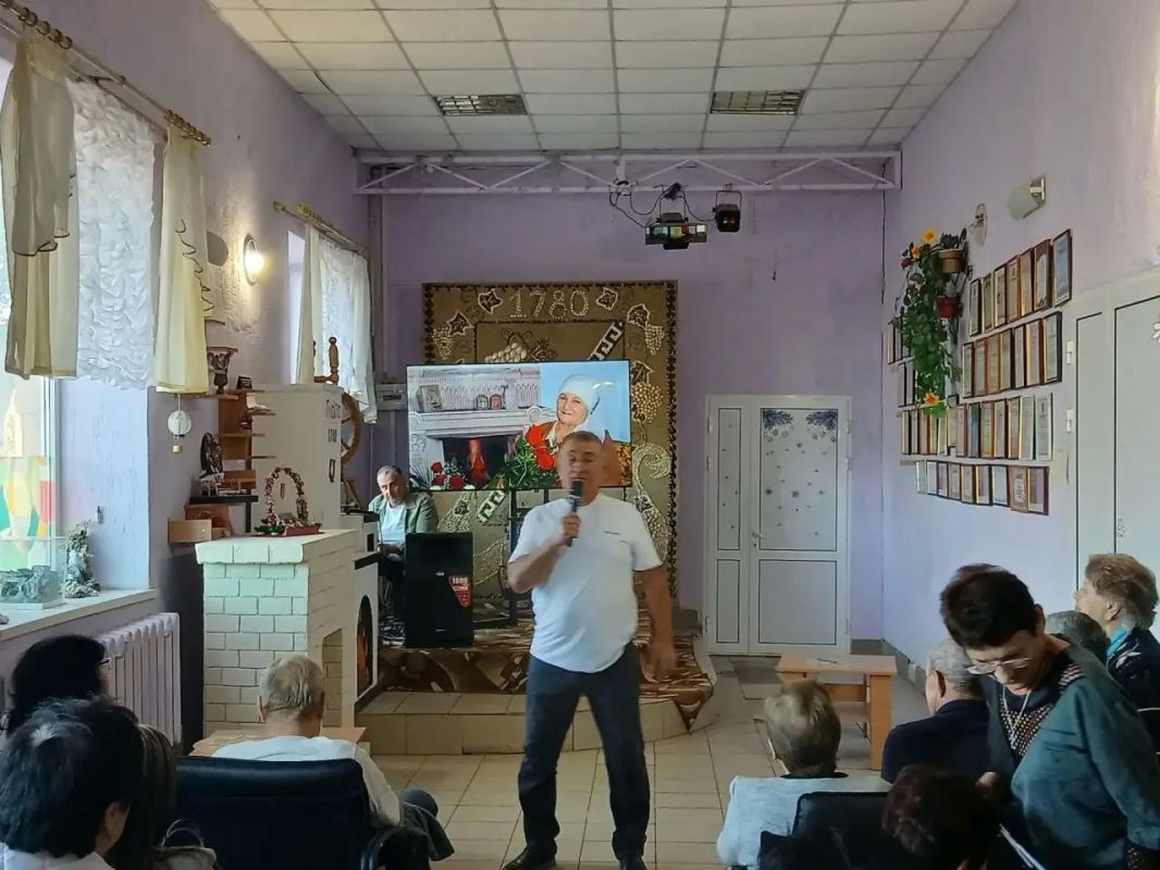 В Мангушском муниципальном округе продолжается проект «Дорога памяти длиною в жизнь» В Мангушском муниципальном округе продолжается проект «Дорога памяти длиною в жизнь»