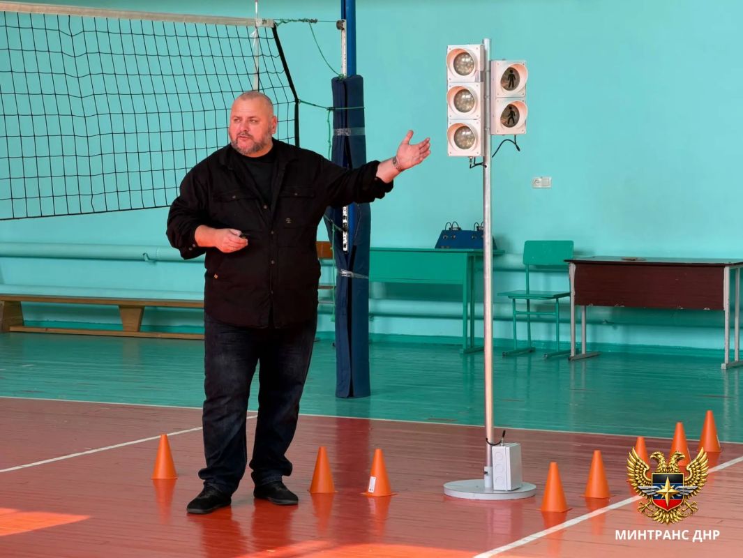 Александр Бондаренко: Безопасность начинается с детства: в Макеевке прошел Урок дорожной безопасности для школьников Александр Бондаренко: Безопасность начинается с детства: в Макеевке прошел Урок дорожной безопасности для школьников