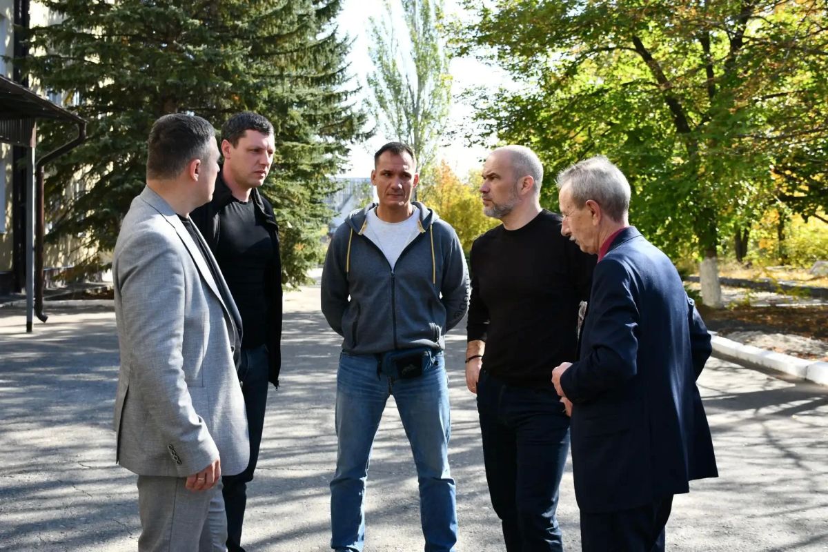 Рабочий визит Министра здравоохранения ДНР в Дебальцево Рабочий визит Министра здравоохранения ДНР в Дебальцево