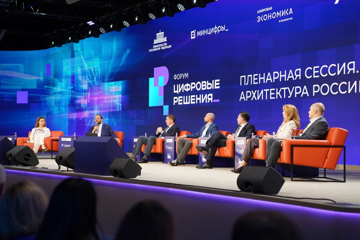 Владимир Ежиков: Третий день форума – большой разговор о развитии связи и телекоммуникационной отрасли как таковой Владимир Ежиков: Третий день форума – большой разговор о развитии связи и телекоммуникационной отрасли как таковой