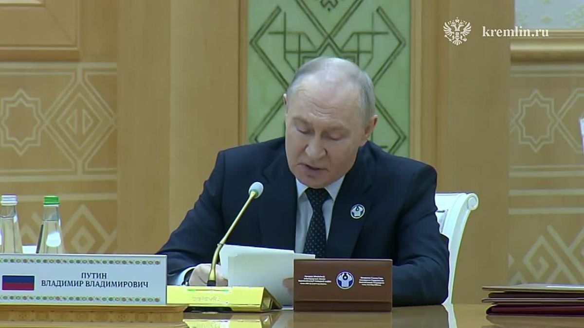 «За три с половиной десятилетия Содружество действительно прошло по-настоящему большой путь, утвердилось в качестве авторитетного регионального интеграционного объединения», – Владимир Путин выступил на заседании Совета глав...