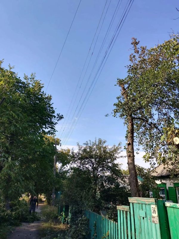 Нижегородские подрядчики продолжают обновление электрических сетей в Харцызске Нижегородские подрядчики продолжают обновление электрических сетей в Харцызске
