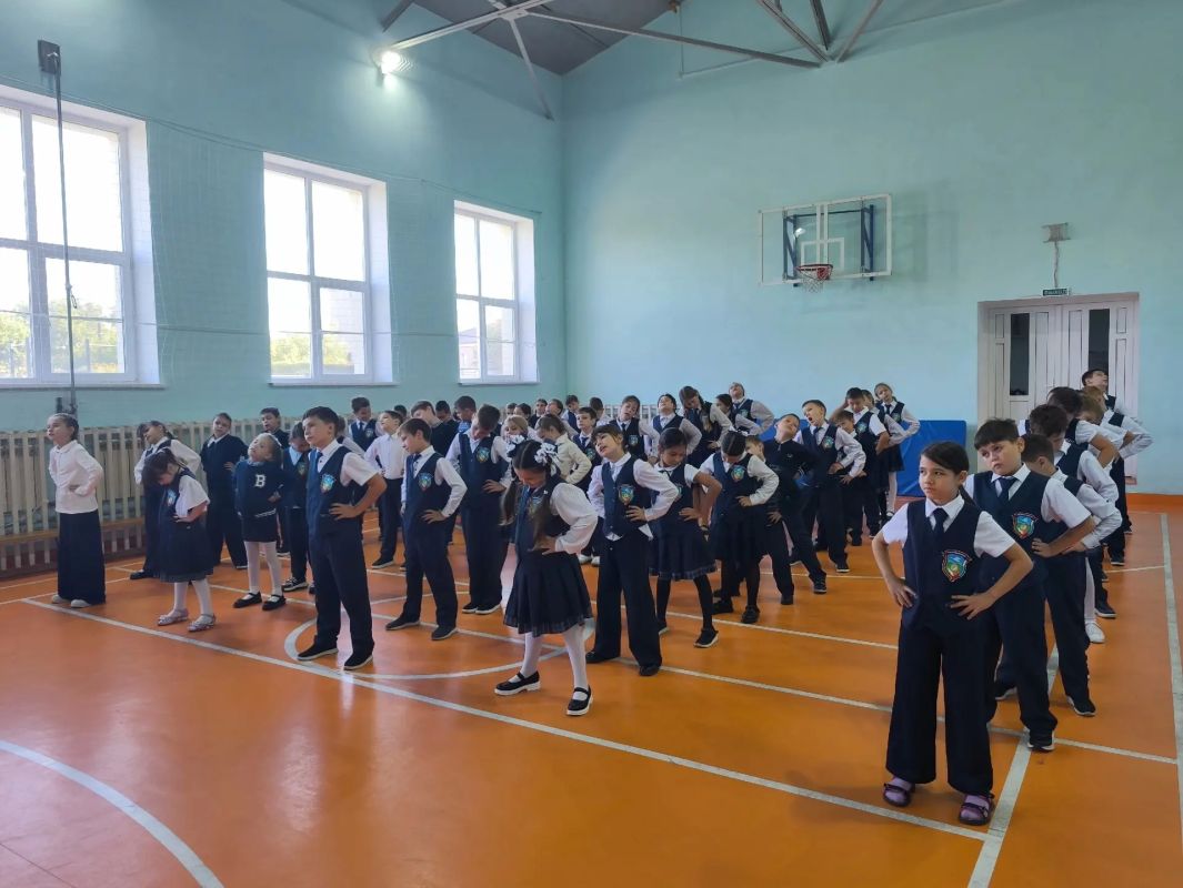«Зарядка от нас — здоровье для вас!» «Зарядка от нас — здоровье для вас!»