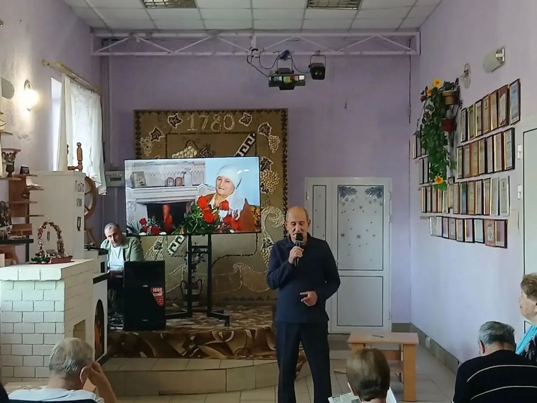 В Мангушском муниципальном округе продолжается проект «Дорога памяти длиною в жизнь» В Мангушском муниципальном округе продолжается проект «Дорога памяти длиною в жизнь»