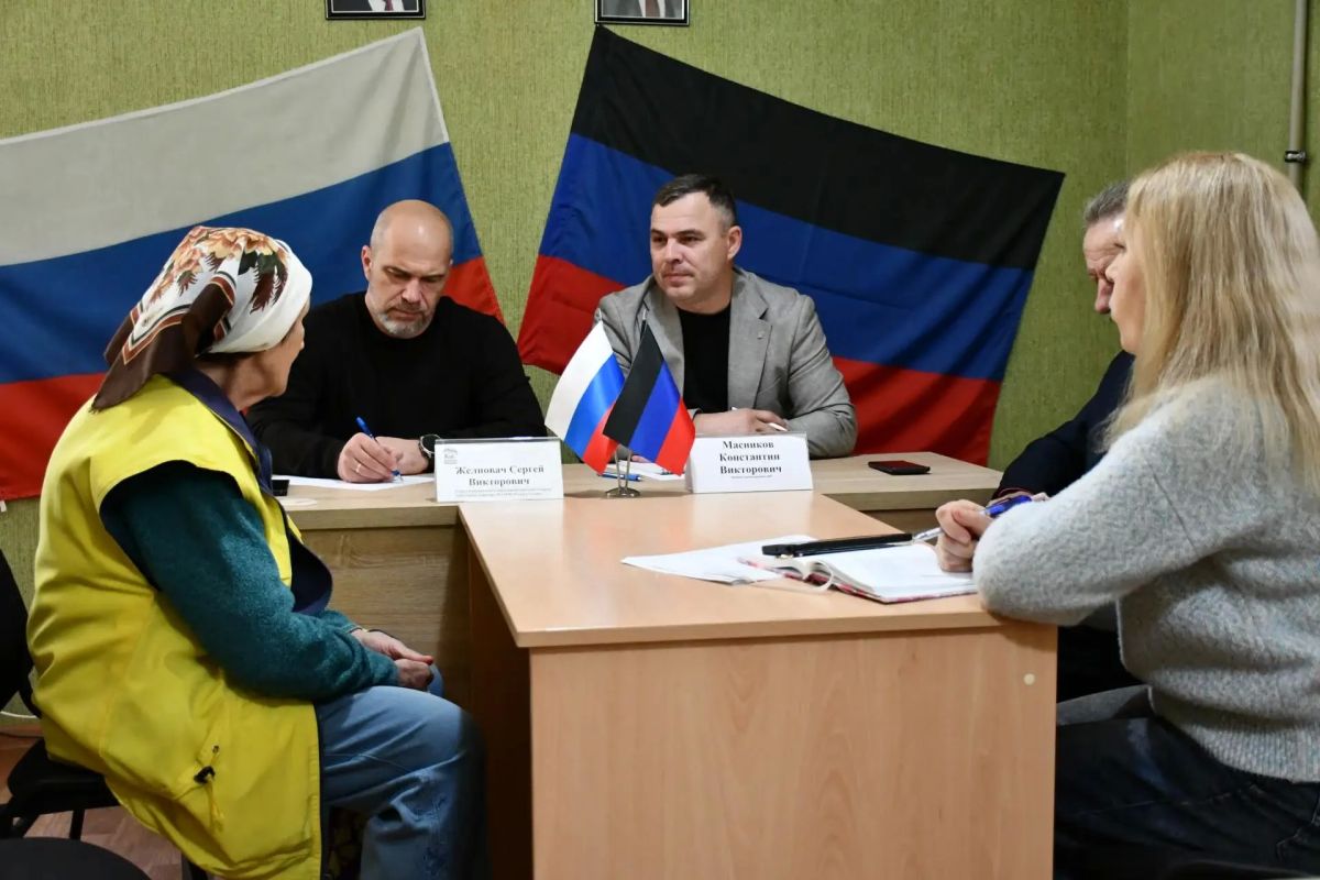 Рабочий визит Министра здравоохранения ДНР в Дебальцево Рабочий визит Министра здравоохранения ДНР в Дебальцево
