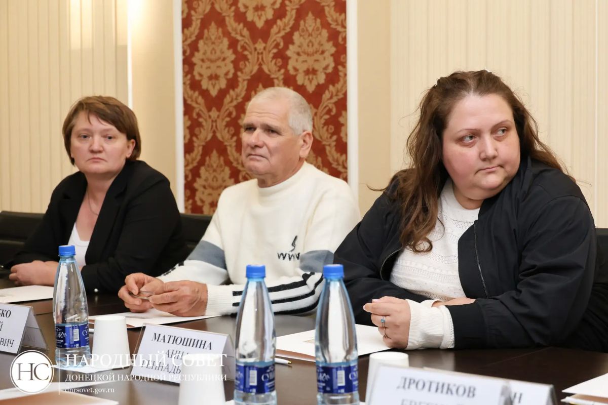 В Народном Совете отметили труд коллектива «Донснабкомплект» В Народном Совете отметили труд коллектива «Донснабкомплект»