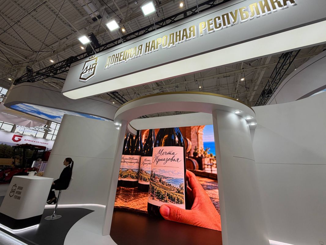 Делимся с вами актуальными фотографиями со стенда ДНР на Всероссийской выставке «Золотая осень – 2026» Делимся с вами актуальными фотографиями со стенда ДНР на Всероссийской выставке «Золотая осень – 2026»
