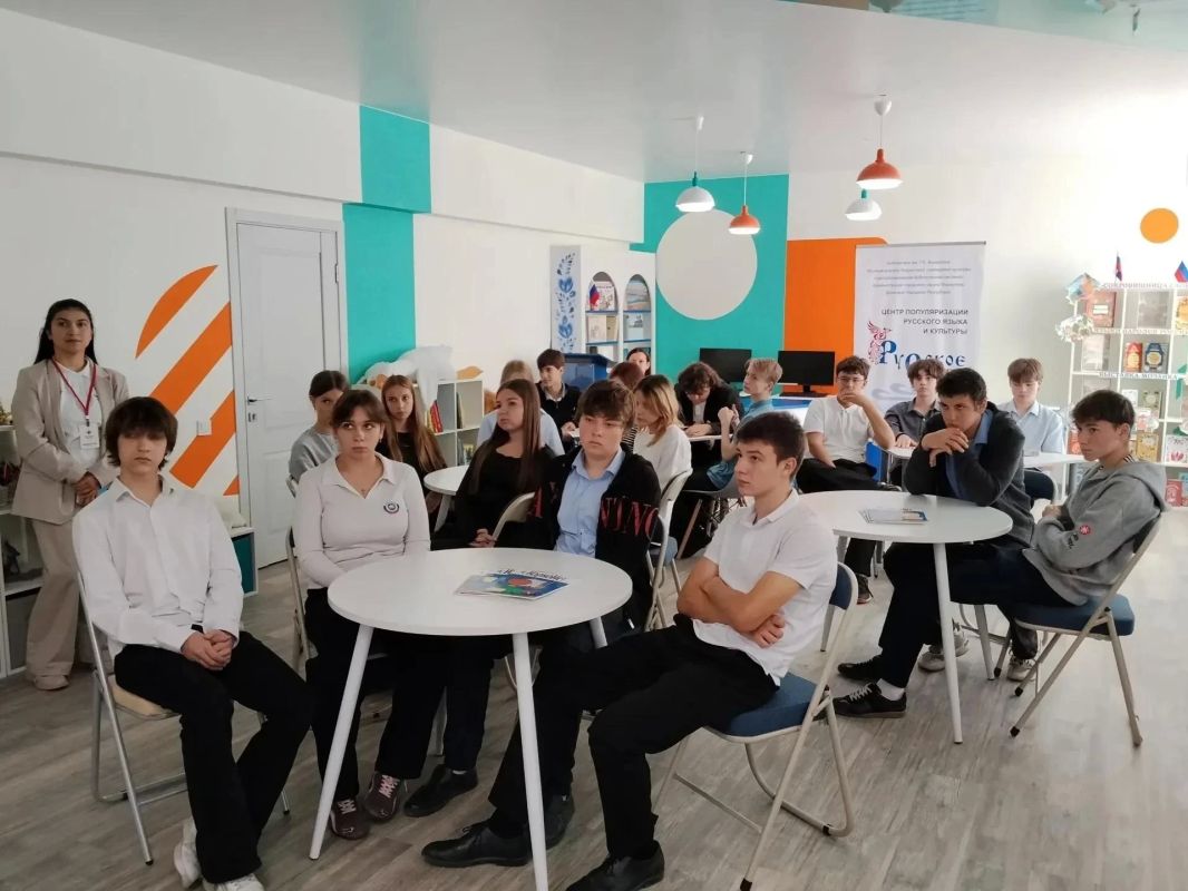 Мариупольским старшеклассникам напомнили о вреде наркотиков Мариупольским старшеклассникам напомнили о вреде наркотиков
