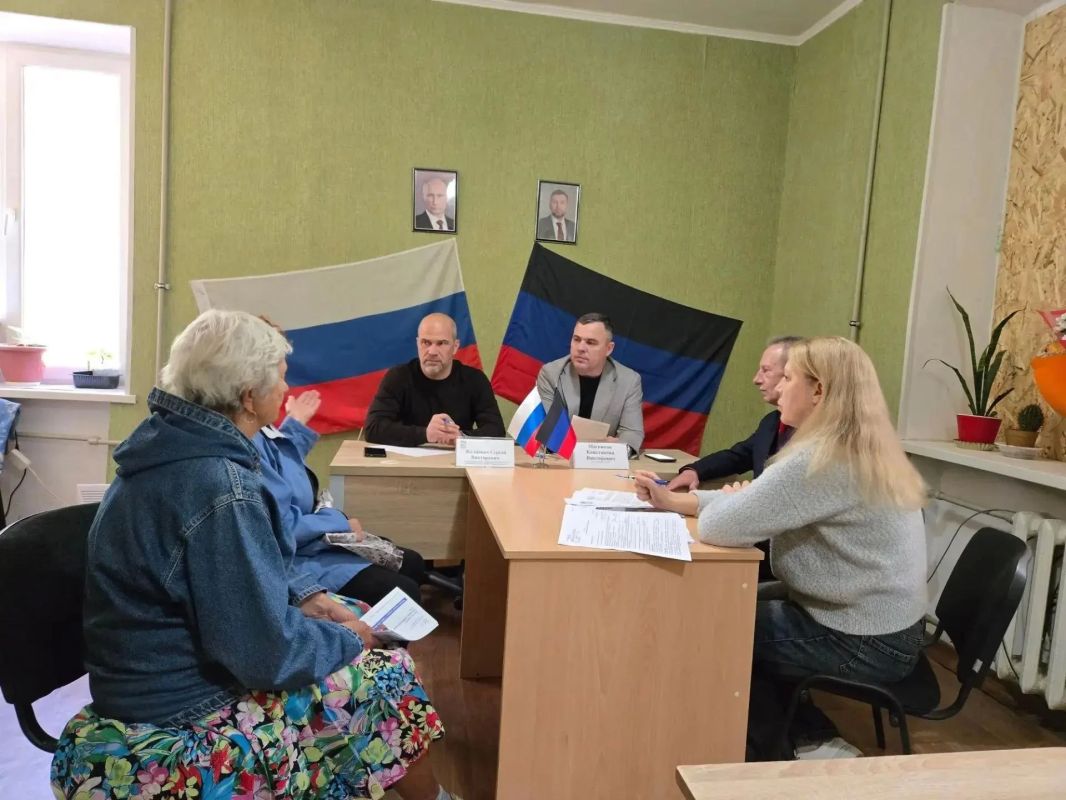 Рабочий визит Министра здравоохранения ДНР в Дебальцево Рабочий визит Министра здравоохранения ДНР в Дебальцево