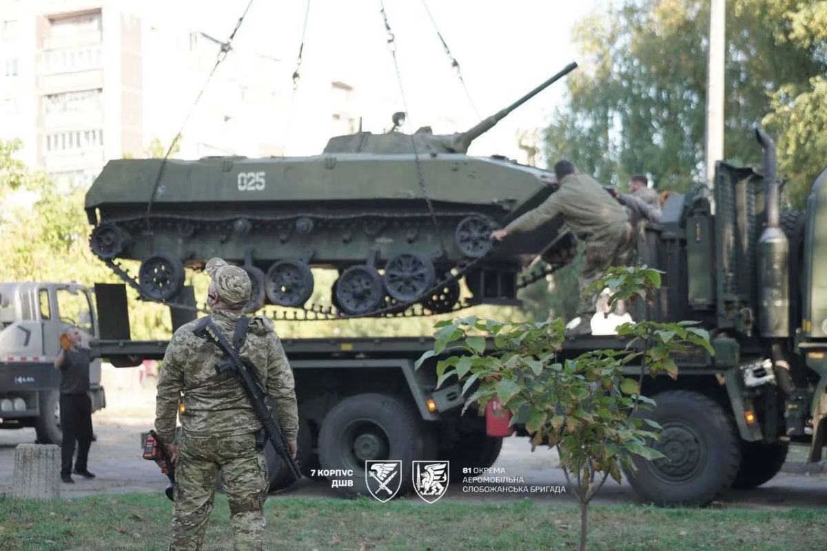 Украина "вывела" из Краматорска "военную технику" Украина "вывела" из Краматорска "военную технику"