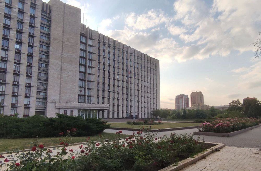 Двадцать пять новых школьных автобусов будет передано Минпромторгом РФ для школ и детсадов ДНР