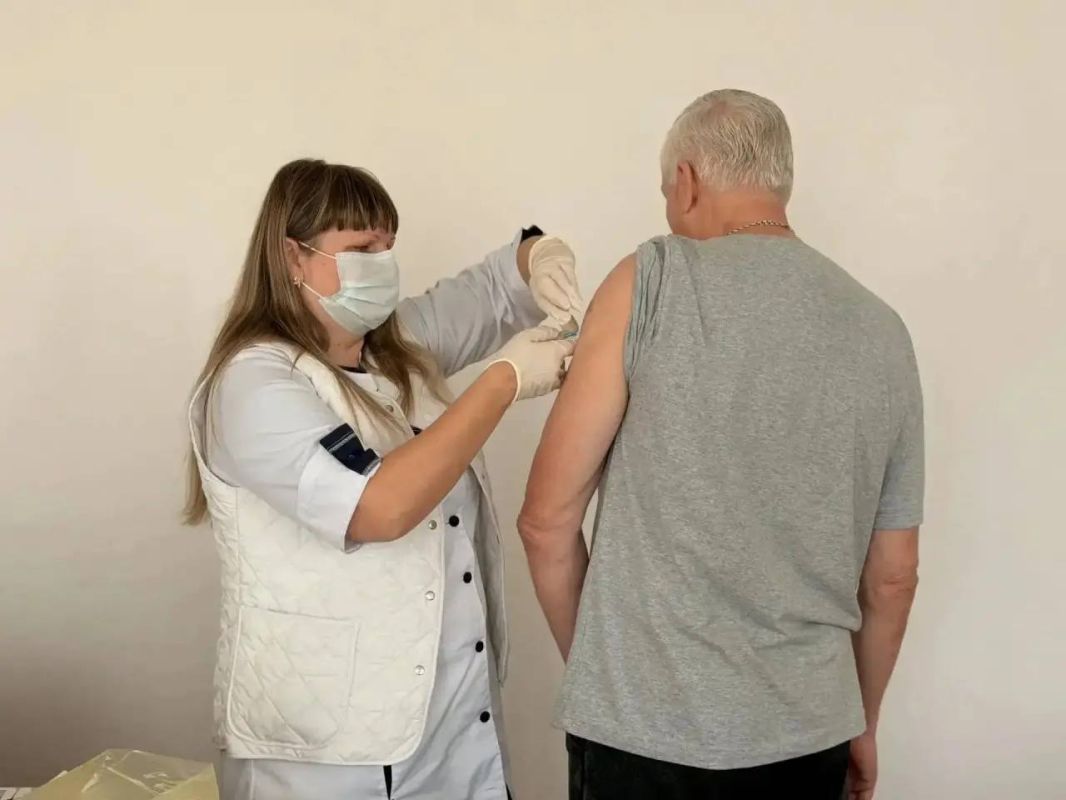В администрации городского округа Торез состоялась вакцинация сотрудников против гриппа В администрации городского округа Торез состоялась вакцинация сотрудников против гриппа