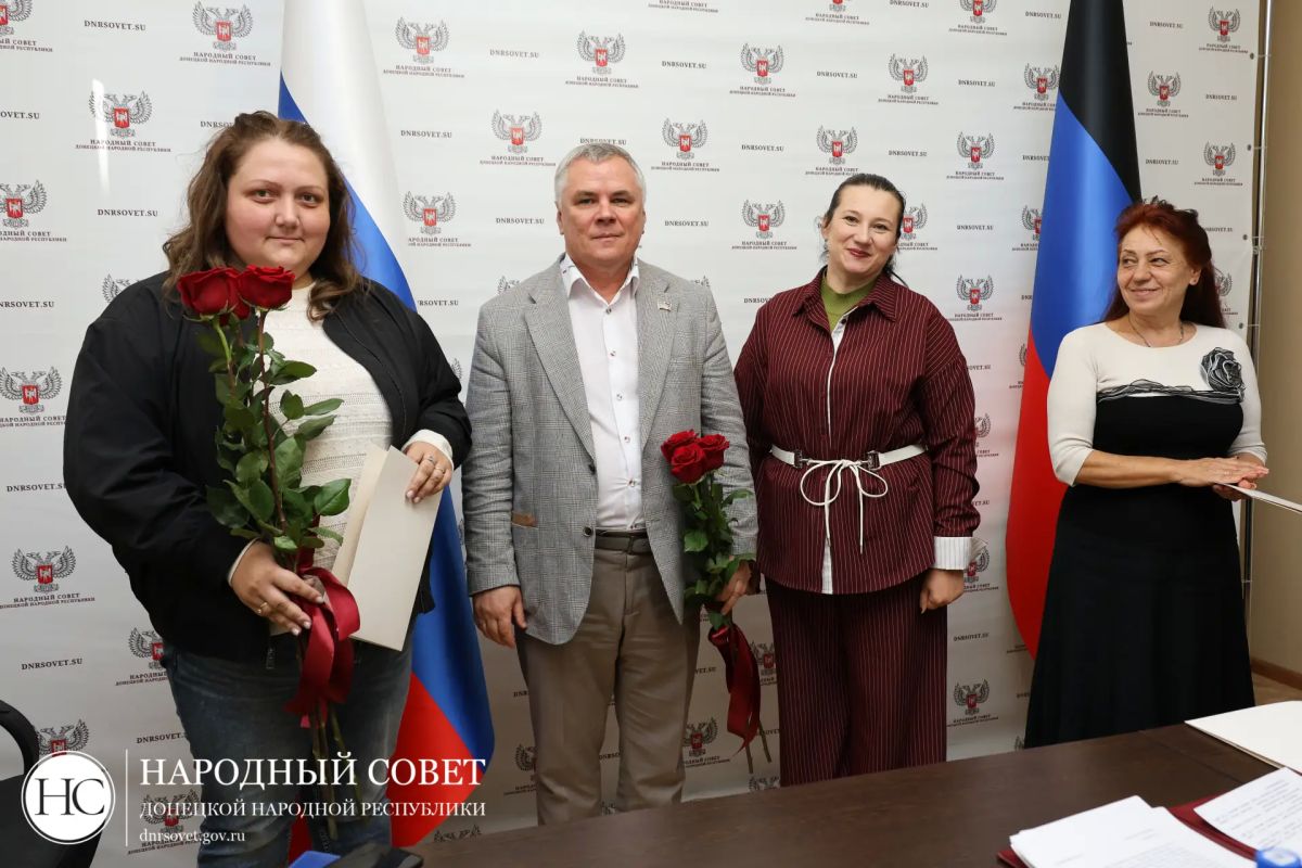 В Народном Совете отметили труд коллектива «Донснабкомплект» В Народном Совете отметили труд коллектива «Донснабкомплект»