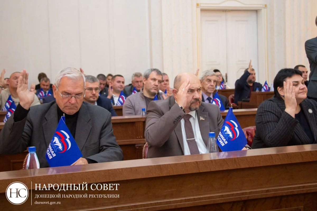 Дмитрий Огилец: Принял участие в сотом юбилейном Пленарном заседании Народного Совета Донецкой Народной Республики I созыва Дмитрий Огилец: Принял участие в сотом юбилейном Пленарном заседании Народного Совета Донецкой Народной Республики I созыва