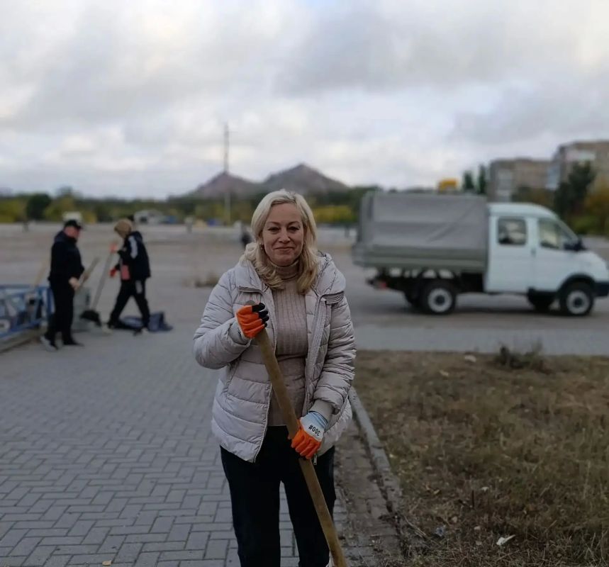 Наталья Бегуненко: Сегодня, 10 октября в рамках проекта «Городская среда», реализуемого Всероссийской Политической Партией «Единая Россия» в Петровском районе города Донецка прошел субботник Наталья Бегуненко: Сегодня, 10 октября в рамках проекта «Городская среда», реализуемого Всероссийской Политической Партией «Единая Россия» в Петровском районе города Донецка прошел субботник