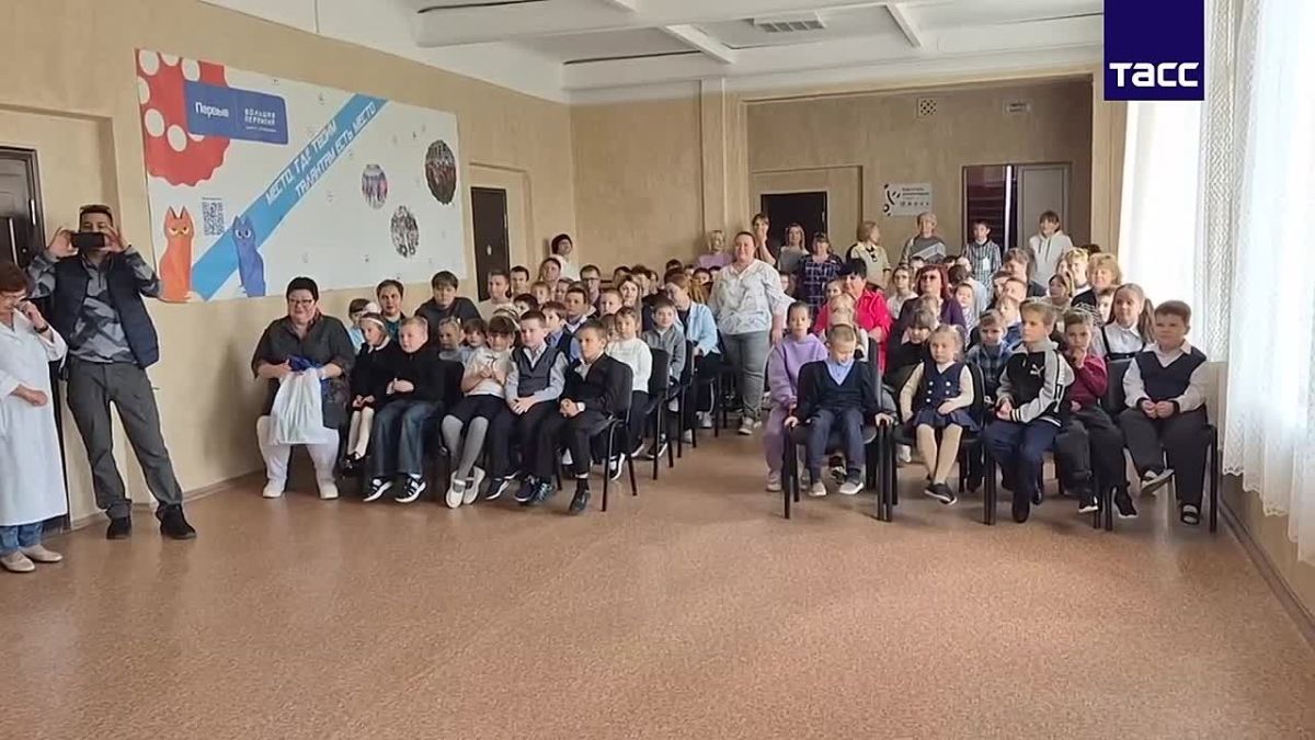Организаторы и участники юбилейной 60-й экспедиции гуманитарной миссии "Марш Мира" — людям Донбасса" провели 40 благотворительных мероприятий за пять дней в ДНР и ЛНР, сообщил ТАСС руководитель гуманитарной миссии Дмитрий...