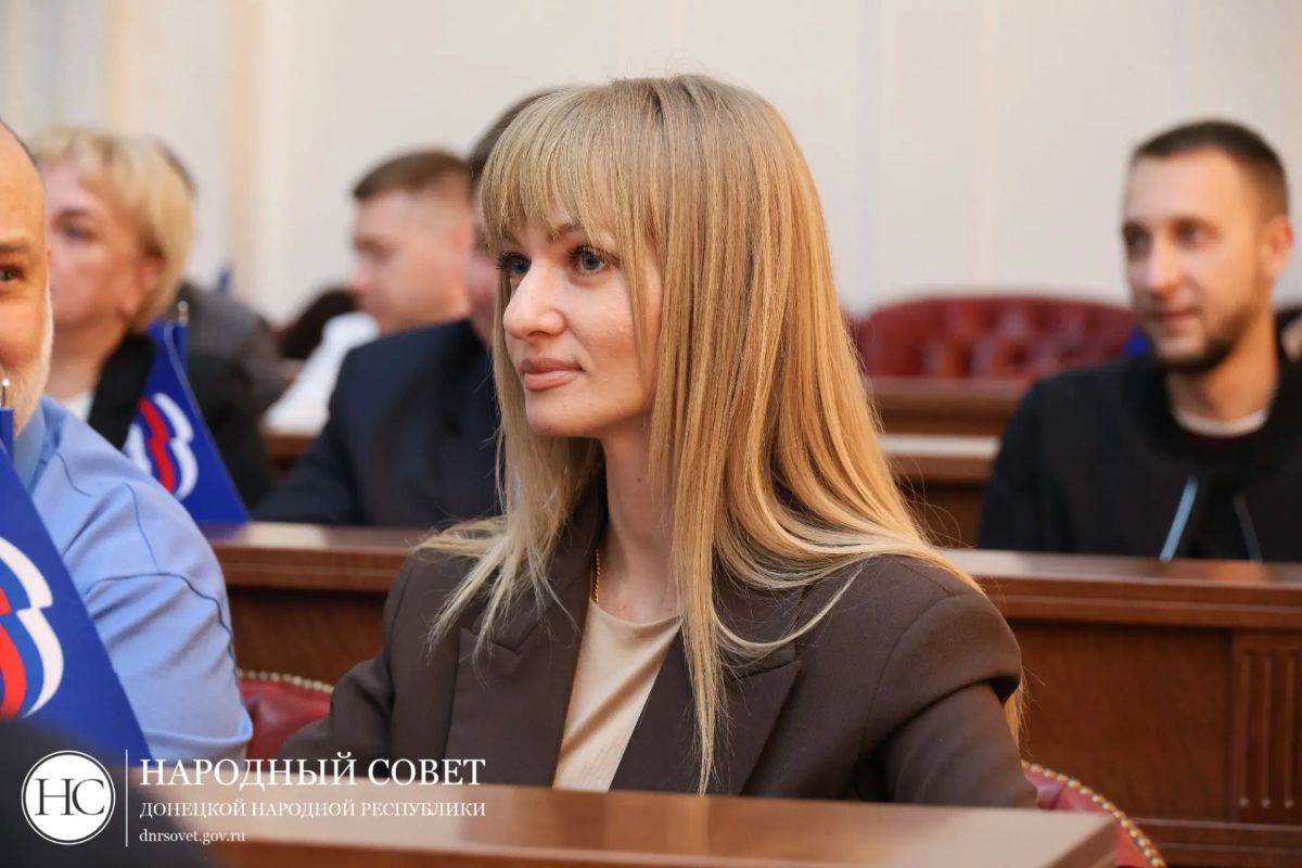 Дмитрий Огилец: Принял участие в сотом юбилейном Пленарном заседании Народного Совета Донецкой Народной Республики I созыва Дмитрий Огилец: Принял участие в сотом юбилейном Пленарном заседании Народного Совета Донецкой Народной Республики I созыва