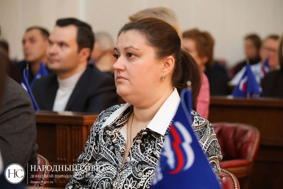 Дмитрий Огилец: Принял участие в сотом юбилейном Пленарном заседании Народного Совета Донецкой Народной Республики I созыва Дмитрий Огилец: Принял участие в сотом юбилейном Пленарном заседании Народного Совета Донецкой Народной Республики I созыва